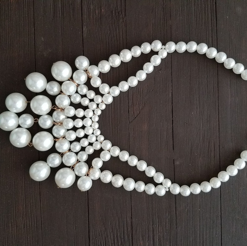 Pearl bauble necklace